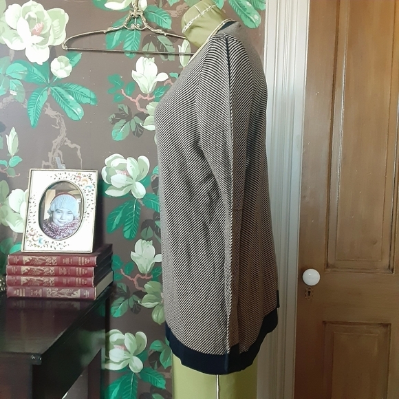 FOXCROFT Long Sleeve Top w/Buttons Down the Back Size Medium - Picture 5 of 11